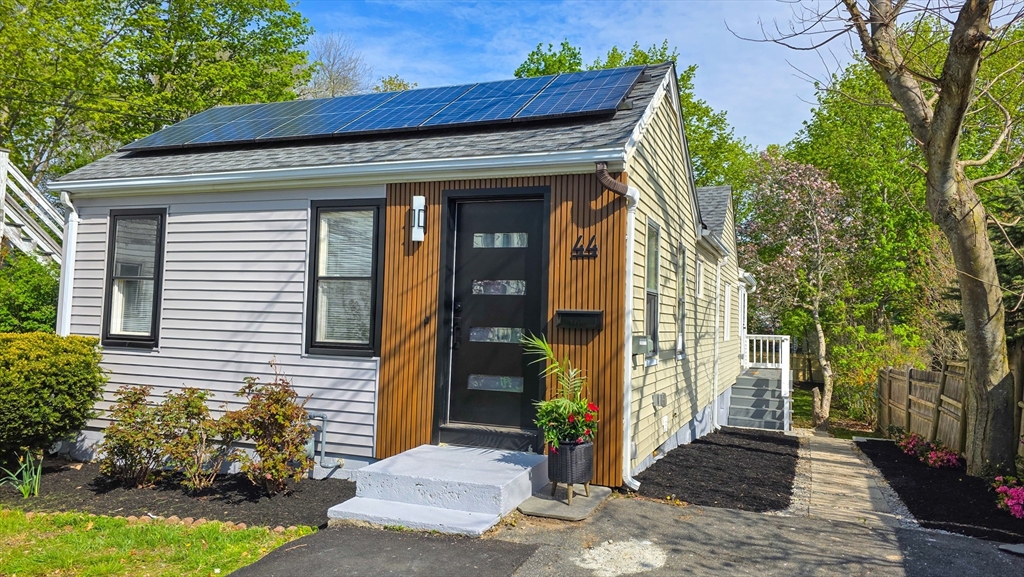 44 Vernon St, Rockland, Massachusetts, 3 Bedrooms Bedrooms, 6 Rooms Rooms,2 BathroomsBathrooms,Residential,For Sale,Vernon St,73516381
