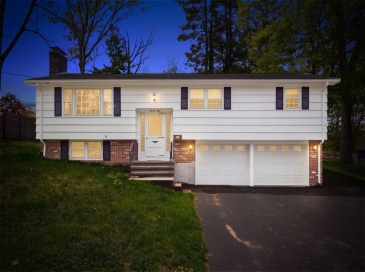 28 Mayflower Cir, Leicester, Massachusetts, 3 Bedrooms Bedrooms, 7 Rooms Rooms,1.5 BathroomsBathrooms,Residential,For Sale,Mayflower Cir,73518755