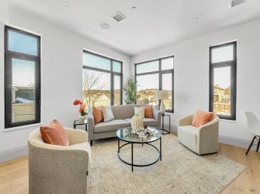 34 Oak Street, Boston, Massachusetts, 3 Bedrooms Bedrooms, 6 Rooms Rooms,2 BathroomsBathrooms,Residential,For Sale,Oak Street,73496202