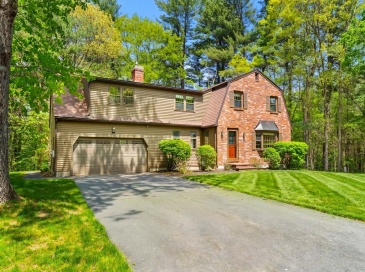 19 Pierce Ave, Westford, Massachusetts, 4 Bedrooms Bedrooms, 10 Rooms Rooms,3.5 BathroomsBathrooms,Residential,For Sale,Pierce Ave,73521603