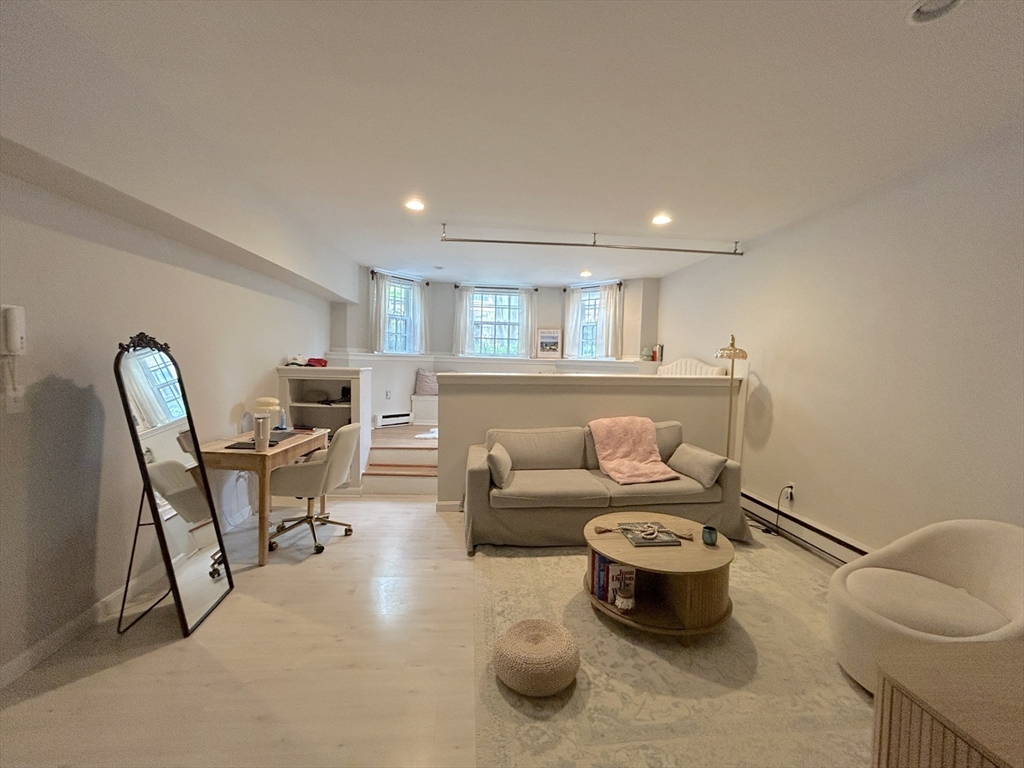 120 Beacon St, Boston, Massachusetts, 1 Room Rooms,1 BathroomBathrooms,Residential Lease,For Rent,Beacon St,73515205