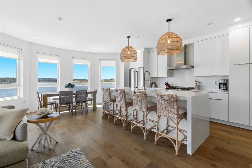 60 Newbury St, Quincy, Massachusetts, 2 Bedrooms Bedrooms, 4 Rooms Rooms,2 BathroomsBathrooms,Residential,For Sale,Newbury St,73508357