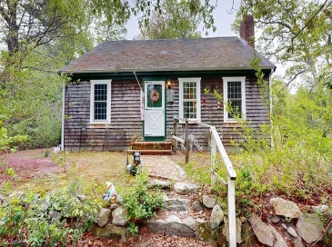 14 Chapel Rd, Mattapoisett, Massachusetts, 2 Bedrooms Bedrooms, 6 Rooms Rooms,1 BathroomBathrooms,Residential,For Sale,Chapel Rd,73522727