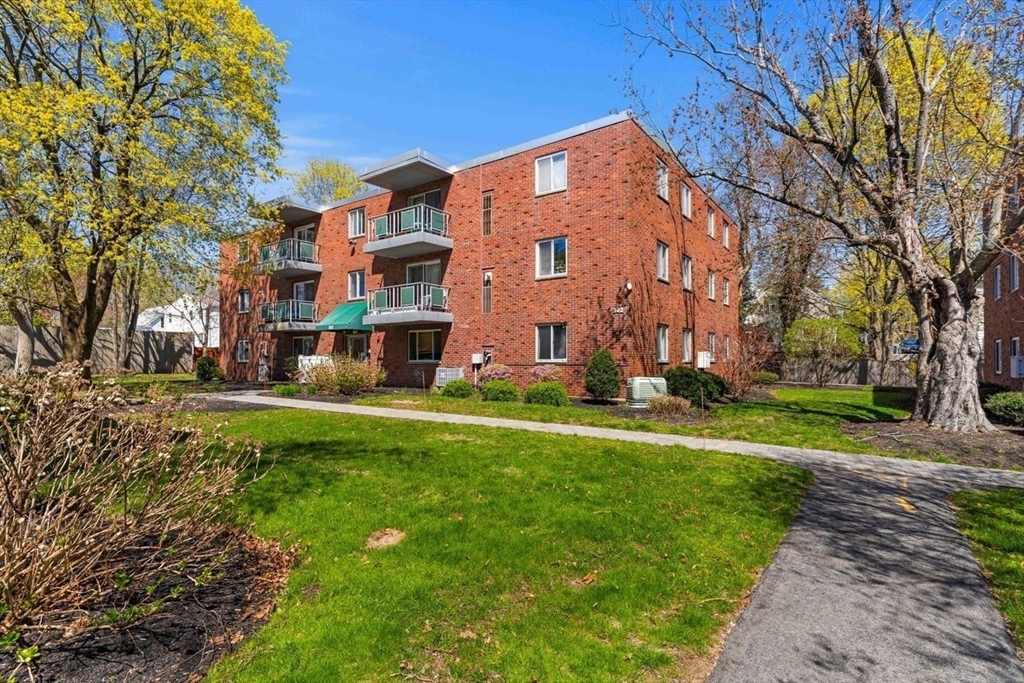 302 Commercial St, Braintree, Massachusetts, 2 Bedrooms Bedrooms, 4 Rooms Rooms,1 BathroomBathrooms,Residential,For Sale,Commercial St,73511626