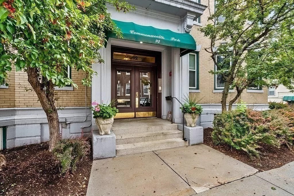 92 Gordon St, Boston, Massachusetts, 2 Bedrooms Bedrooms, 4 Rooms Rooms,1.5 BathroomsBathrooms,Residential,For Sale,Gordon St,73495357