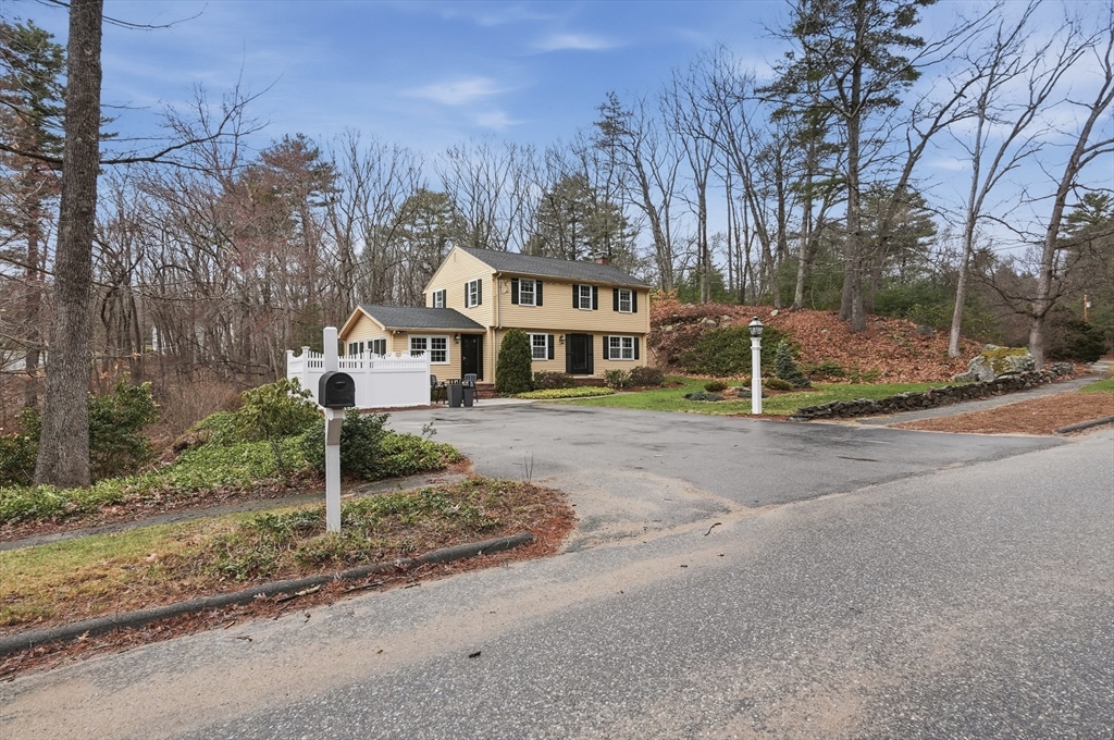 27 Marlboro Road, Georgetown, Massachusetts, 4 Bedrooms Bedrooms, 8 Rooms Rooms,1.5 BathroomsBathrooms,Residential,For Sale,Marlboro Road,73499677