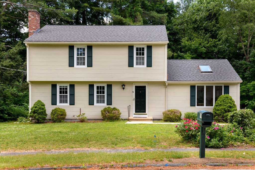 14 Wilde Willow Drive, Holden, Massachusetts, 4 Bedrooms Bedrooms, 8 Rooms Rooms,1.5 BathroomsBathrooms,Residential,For Sale,Wilde Willow Drive,73541831