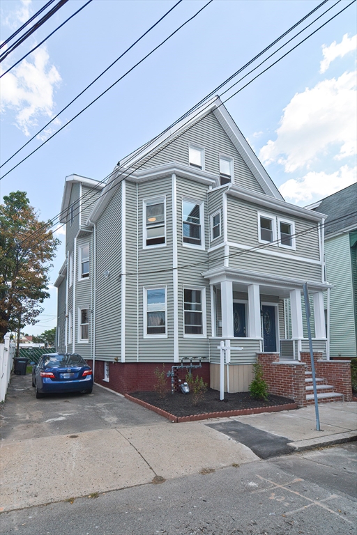 8 Melvin St, Somerville, Massachusetts, 3 Bedrooms Bedrooms, 8 Rooms Rooms,2 BathroomsBathrooms,Residential,For Sale,Melvin St,73541863