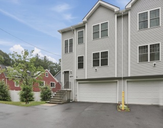 670 Burncoat St, Worcester, Massachusetts, 3 Bedrooms Bedrooms, 8 Rooms Rooms,3.5 BathroomsBathrooms,Residential,For Sale,Burncoat St,73541866