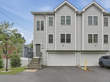 670A Burncoat St, Worcester, Massachusetts, 3 Bedrooms Bedrooms, 8 Rooms Rooms,3.5 BathroomsBathrooms,Residential,For Sale,Burncoat St,73541866