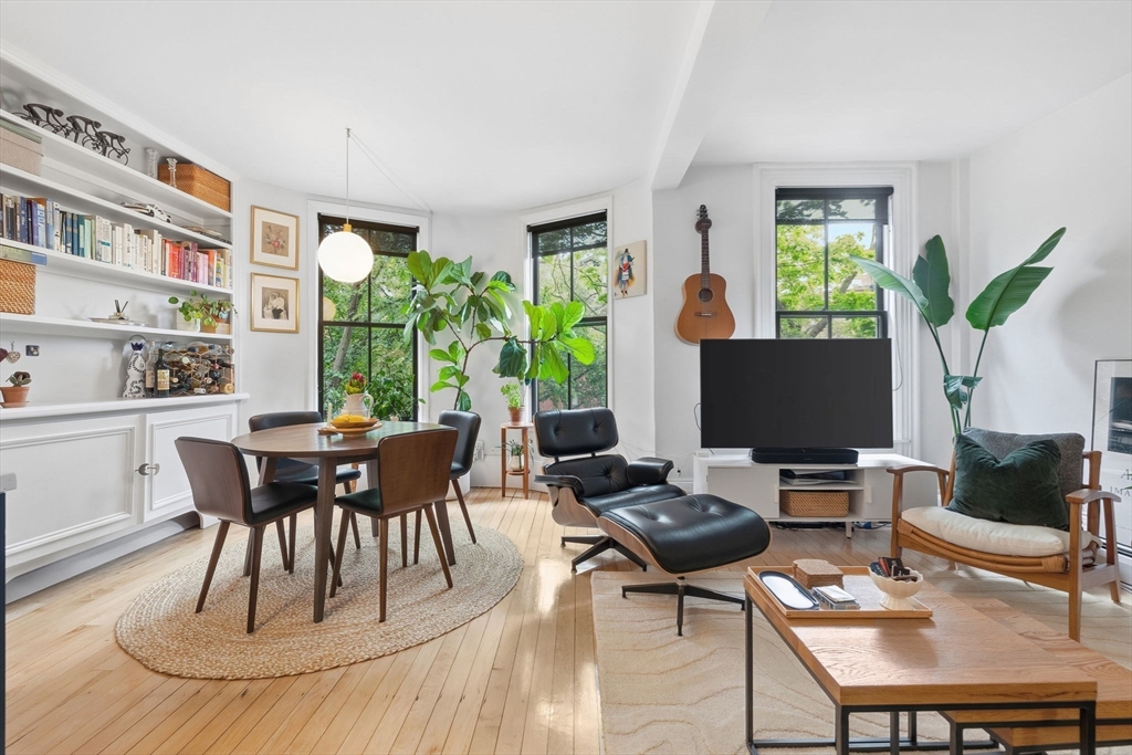 79 Montgomery St., Boston, Massachusetts, 1 Bedroom Bedrooms, 5 Rooms Rooms,1 BathroomBathrooms,Residential Lease,For Rent,Montgomery St.,73541858