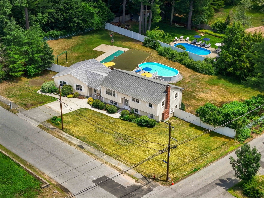 11 Barbara D Ln, Tewksbury, Massachusetts, 5 Bedrooms Bedrooms, 11 Rooms Rooms,2.5 BathroomsBathrooms,Residential,For Sale,Barbara D Ln,73541870