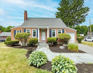 47 Cherry St, Newton, Massachusetts, 3 Bedrooms Bedrooms, 7 Rooms Rooms,1.5 BathroomsBathrooms,Residential,For Sale,Cherry St,73541882