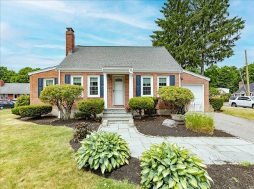 47 Cherry St, Newton, Massachusetts, 3 Bedrooms Bedrooms, 7 Rooms Rooms,1.5 BathroomsBathrooms,Residential,For Sale,Cherry St,73541882