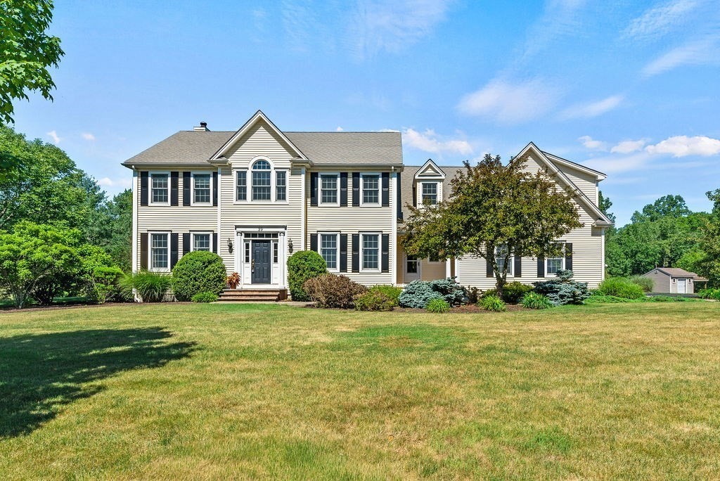 39 Letendre Rd, Seekonk, Massachusetts, 5 Bedrooms Bedrooms, 9 Rooms Rooms,3.5 BathroomsBathrooms,Residential,For Sale,Letendre Rd,73541792