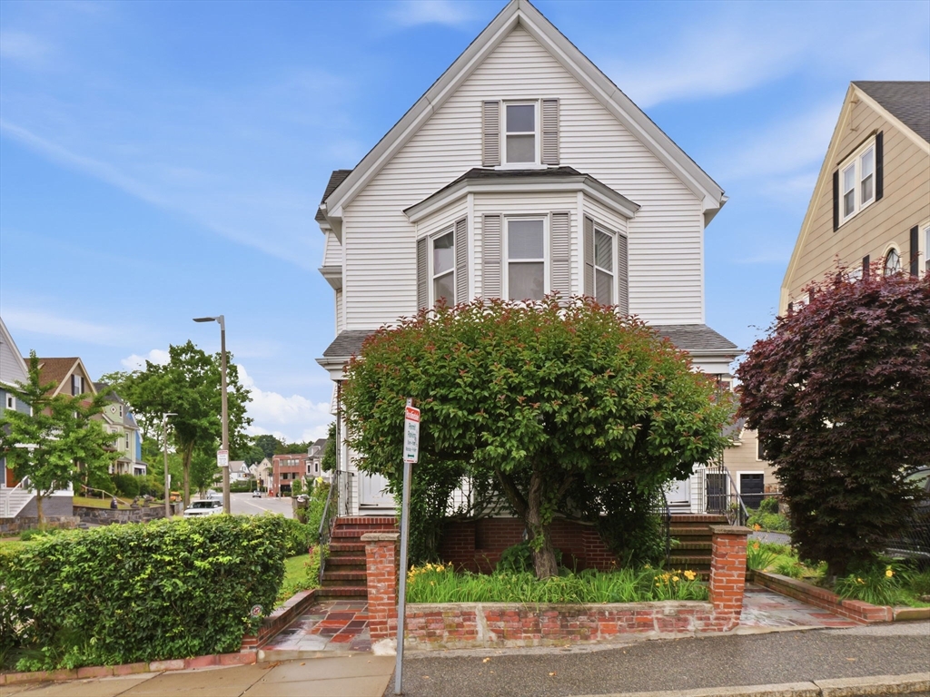 11-13 Brookfield St, Boston, Massachusetts, 5 Bedrooms Bedrooms, 12 Rooms Rooms,2.5 BathroomsBathrooms,Residential Income,For Sale,Brookfield St,73541821