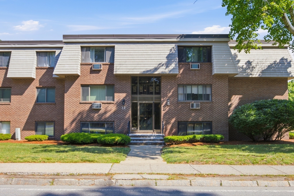 13 Hallmark Garden, Burlington, Massachusetts, 1 Bedroom Bedrooms, 3 Rooms Rooms,1 BathroomBathrooms,Residential,For Sale,Hallmark Garden,73541790