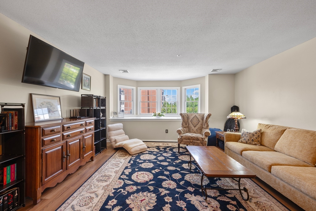 148 Main St, North Andover, Massachusetts, 2 Bedrooms Bedrooms, 4 Rooms Rooms,2 BathroomsBathrooms,Residential,For Sale,Main St,73541796