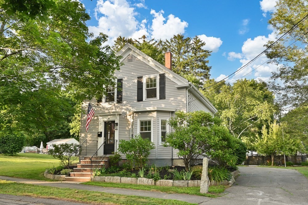 15 Clark St, Danvers, Massachusetts, 3 Bedrooms Bedrooms, 6 Rooms Rooms,2 BathroomsBathrooms,Residential,For Sale,Clark St,73541794