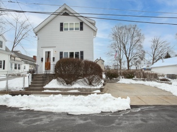 18 Cottage St., Medford, Massachusetts, 3 Bedrooms Bedrooms, 5 Rooms Rooms,1 BathroomBathrooms,Residential Lease,For Rent,Cottage St.,73541812