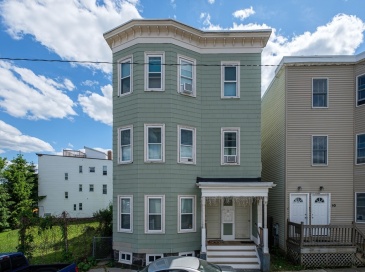 8 Roach St, Boston, Massachusetts, 8 Bedrooms Bedrooms, 15 Rooms Rooms,3 BathroomsBathrooms,Residential Income,For Sale,Roach St,73541828