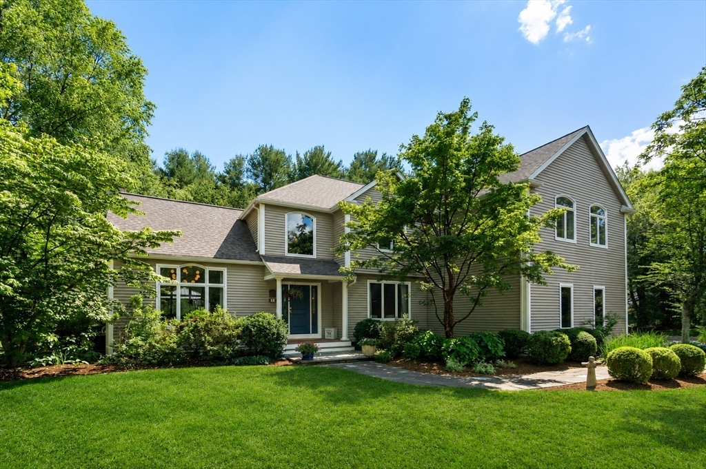 3 Milton Ln, Foxboro, Massachusetts, 4 Bedrooms Bedrooms, 9 Rooms Rooms,2.5 BathroomsBathrooms,Residential,For Sale,Milton Ln,73541801
