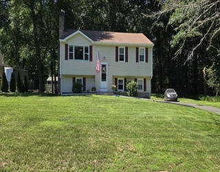 135 Red Fox Dr, Agawam, Massachusetts, 3 Bedrooms Bedrooms, 7 Rooms Rooms,1 BathroomBathrooms,Residential,For Sale,Red Fox Dr,73541932