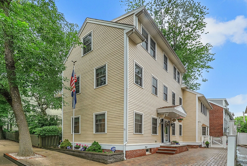 13 Oak St, Boston, Massachusetts, 4 Bedrooms Bedrooms, 8 Rooms Rooms,2.5 BathroomsBathrooms,Residential,For Sale,Oak St,73541934