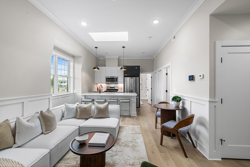 115 Thurston St, Somerville, Massachusetts, 3 Bedrooms Bedrooms, 5 Rooms Rooms,2 BathroomsBathrooms,Residential,For Sale,Thurston St,73541946