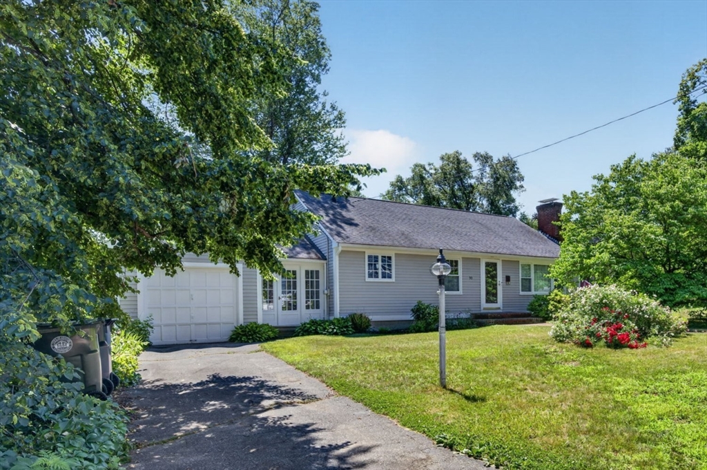 90 Lowell St, Andover, Massachusetts, 3 Bedrooms Bedrooms, 5 Rooms Rooms,1 BathroomBathrooms,Residential,For Sale,Lowell St,73541970