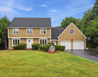 293 Davis Street, Northborough, Massachusetts, 4 Bedrooms Bedrooms, 9 Rooms Rooms,2.5 BathroomsBathrooms,Residential,For Sale,Davis Street,73541983