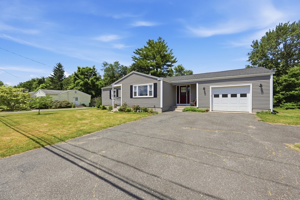 86 Scarsdale Rd, Springfield, Massachusetts, 4 Bedrooms Bedrooms, 7 Rooms Rooms,2 BathroomsBathrooms,Residential,For Sale,Scarsdale Rd,73542004