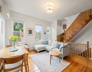 6 Fourth St Pl, Cambridge, Massachusetts, 2 Bedrooms Bedrooms, 4 Rooms Rooms,1 BathroomBathrooms,Residential,For Sale,Fourth St Pl,73542100