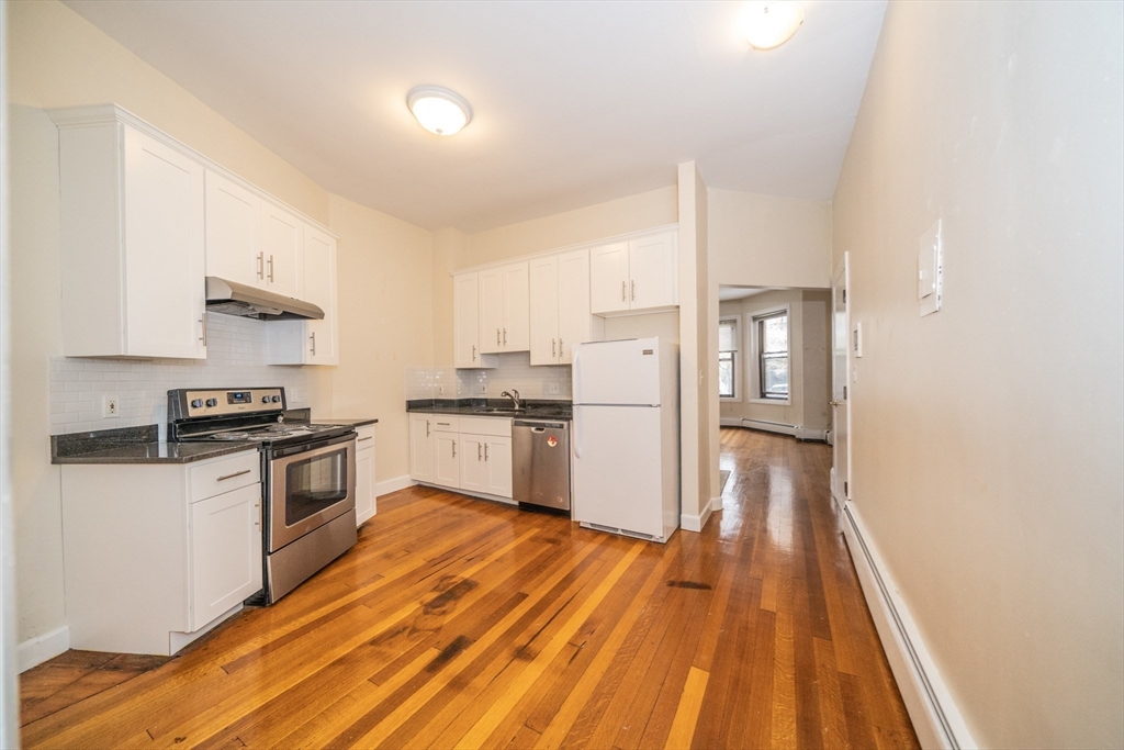 1728 Beacon St, Brookline, Massachusetts, 1 Bedroom Bedrooms, 3 Rooms Rooms,1 BathroomBathrooms,Residential Lease,For Rent,Beacon St,73542111