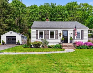 387 Western Avenue, Gloucester, Massachusetts, 2 Bedrooms Bedrooms, 6 Rooms Rooms,1 BathroomBathrooms,Residential,For Sale,Western Avenue,73523417
