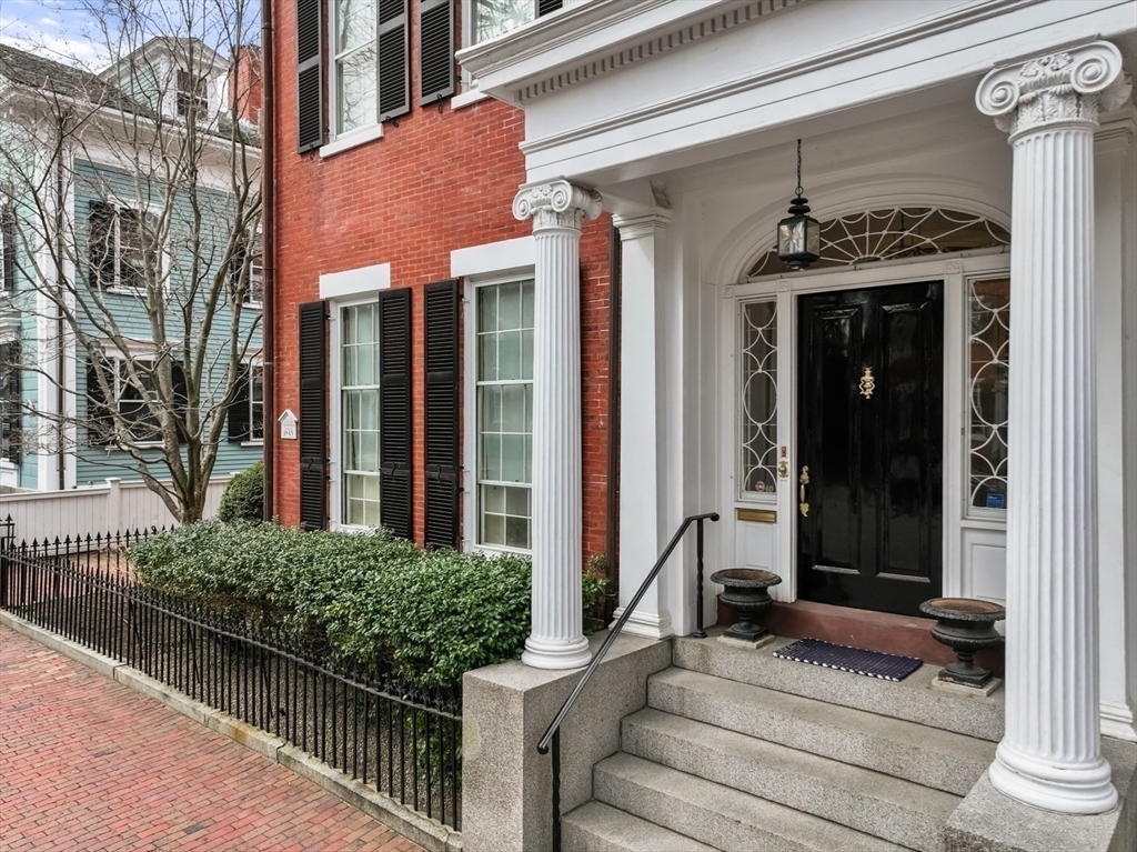40 Chestnut St, Salem, Massachusetts, 6 Bedrooms Bedrooms, 14 Rooms Rooms,3.5 BathroomsBathrooms,Residential,For Sale,Chestnut St,73501166