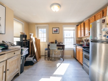 287 West 5th, Boston, Massachusetts, 3 Bedrooms Bedrooms, 5 Rooms Rooms,1 BathroomBathrooms,Residential Lease,For Rent,West 5th,73532850