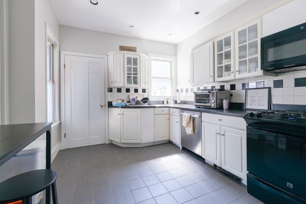 853 East 1st Street, Boston, Massachusetts, 3 Bedrooms Bedrooms, 4 Rooms Rooms,1 BathroomBathrooms,Residential Lease,For Rent,East 1st Street,73512980