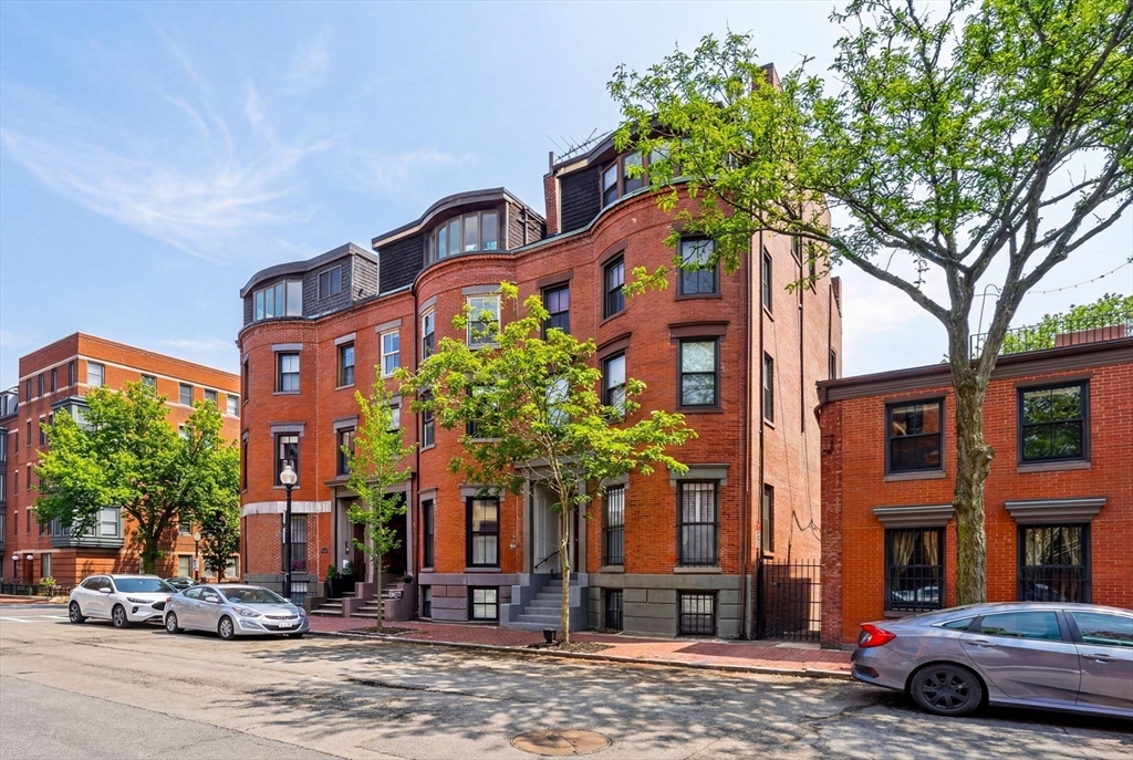 520 Shawmut Ave, Boston, Massachusetts, 2 Bedrooms Bedrooms, 4 Rooms Rooms,1.5 BathroomsBathrooms,Residential,For Sale,Shawmut Ave,73496960