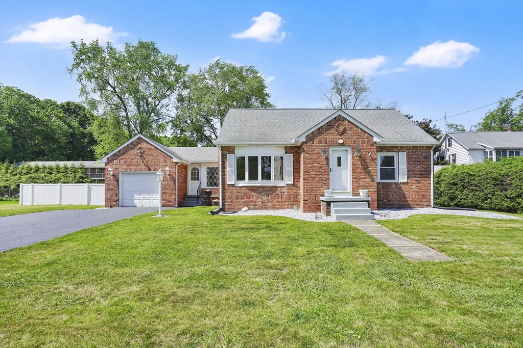 12 Lexington Street, Agawam, Massachusetts, 4 Bedrooms Bedrooms, 6 Rooms Rooms,2 BathroomsBathrooms,Residential,For Sale,Lexington Street,73522510
