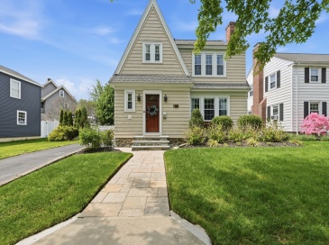 16 Bay State Road, Worcester, Massachusetts, 3 Bedrooms Bedrooms, 7 Rooms Rooms,1.5 BathroomsBathrooms,Residential,For Sale,Bay State Road,73522783 16 Bay State Road, Worcester, Massachusetts, 3 Bedrooms Bedrooms, 7 Rooms Rooms,1.5 BathroomsBathrooms,Residential,For Sale,Bay State Road,73522783