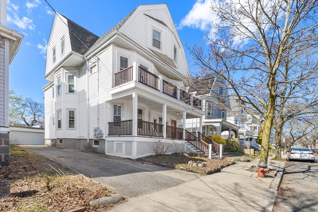 18 Paulina St, Somerville, Massachusetts, 2 Bedrooms Bedrooms, 5 Rooms Rooms,2 BathroomsBathrooms,Residential,For Sale,Paulina St,73502913