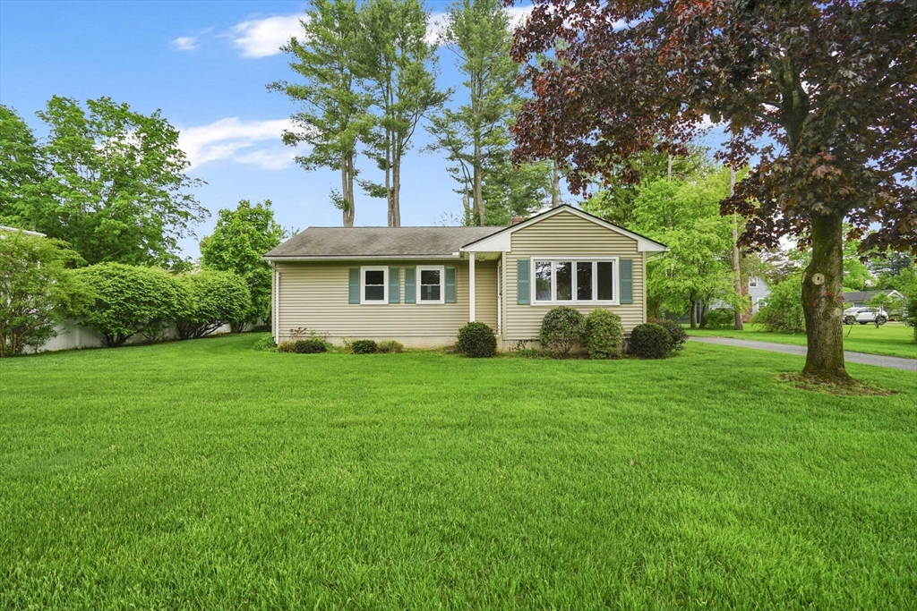 95 Old Lane Rd, Springfield, Massachusetts, 3 Bedrooms Bedrooms, 5 Rooms Rooms,1 BathroomBathrooms,Residential,For Sale,Old Lane Rd,73517829