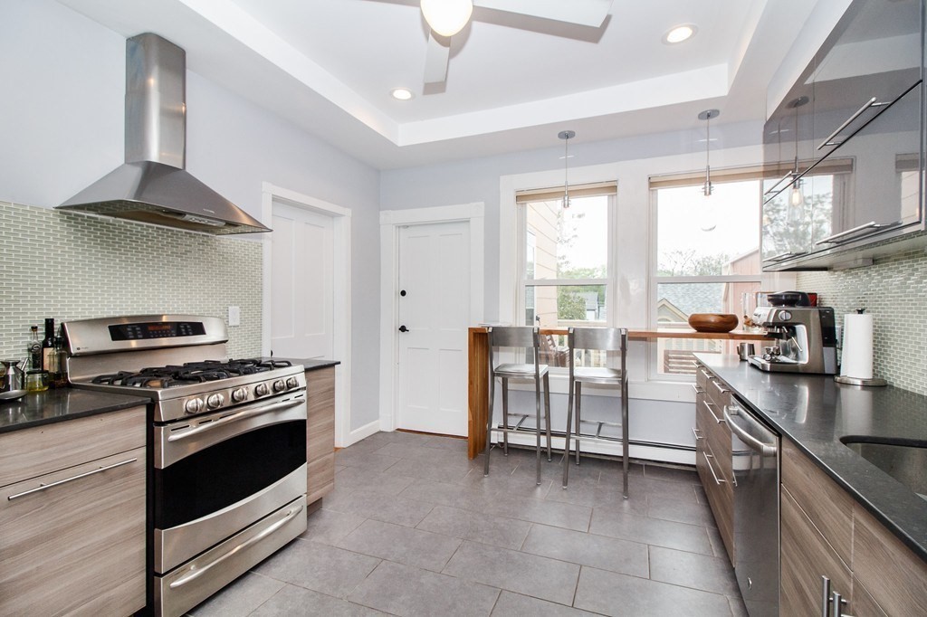 53 Prince St, Cambridge, Massachusetts, 2 Bedrooms Bedrooms, 6 Rooms Rooms,1.5 BathroomsBathrooms,Residential Lease,For Rent,Prince St,73542018