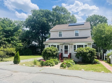 18 Emeline St, Randolph, Massachusetts, 5 Bedrooms Bedrooms, 9 Rooms Rooms,3 BathroomsBathrooms,Residential,For Sale,Emeline St,73542029