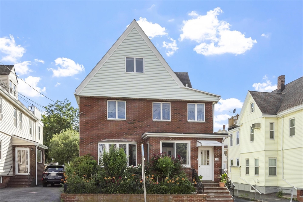 495 Main St, Medford, Massachusetts, 6 Bedrooms Bedrooms, 11 Rooms Rooms,3.5 BathroomsBathrooms,Residential Income,For Sale,Main St,73542163