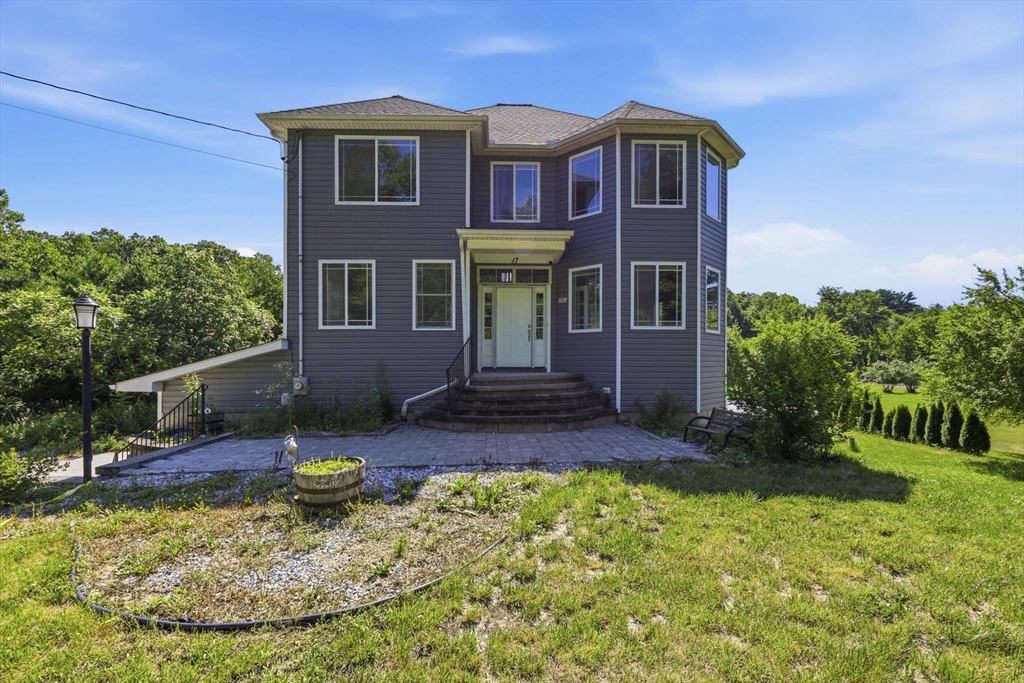 17 Russellville Rd, Westfield, Massachusetts, 3 Bedrooms Bedrooms, 7 Rooms Rooms,2.5 BathroomsBathrooms,Residential,For Sale,Russellville Rd,73541940