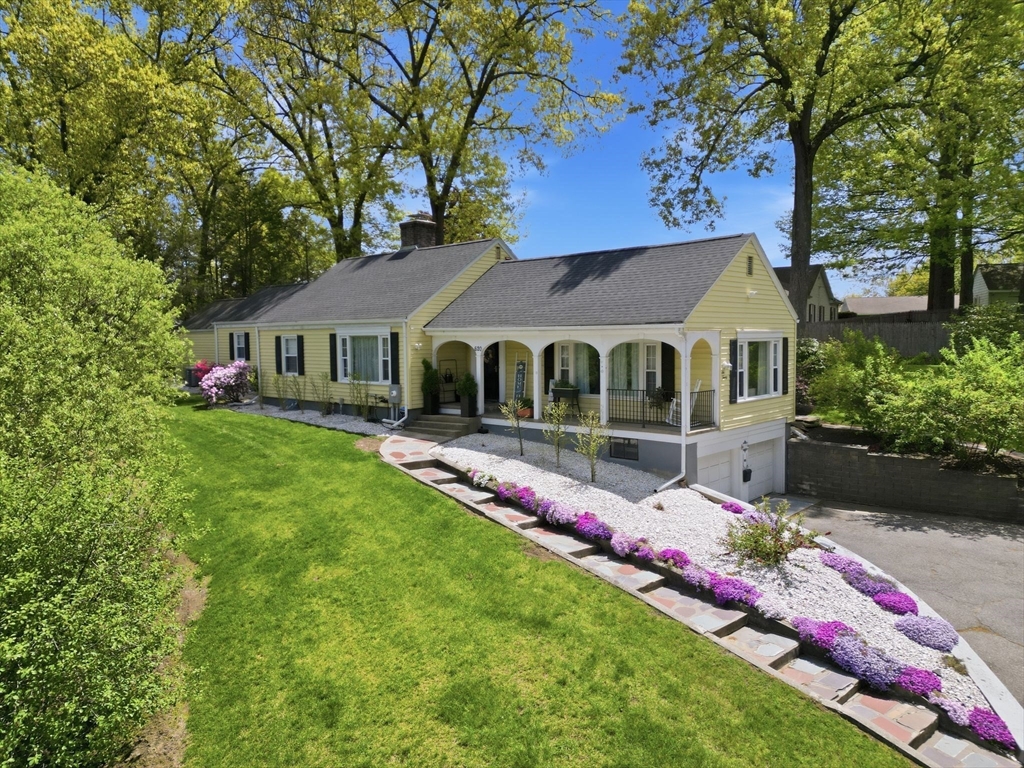 620 Roosevelt Ave, Springfield, Massachusetts, 3 Bedrooms Bedrooms, 7 Rooms Rooms,1.5 BathroomsBathrooms,Residential,For Sale,Roosevelt Ave,73528113