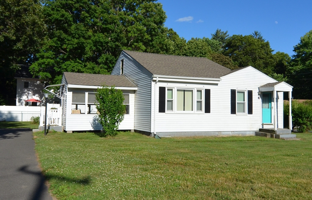 40 Point Grove Road, Southwick, Massachusetts, 3 Bedrooms Bedrooms, 5 Rooms Rooms,1 BathroomBathrooms,Residential,For Sale,Point Grove Road,73542164