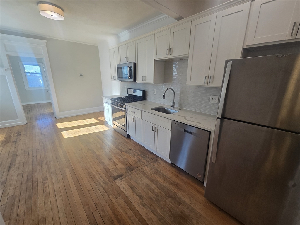 4 Gardner St, Boston, Massachusetts, 3 Bedrooms Bedrooms, 7 Rooms Rooms,2 BathroomsBathrooms,Residential Lease,For Rent,Gardner St,73542167